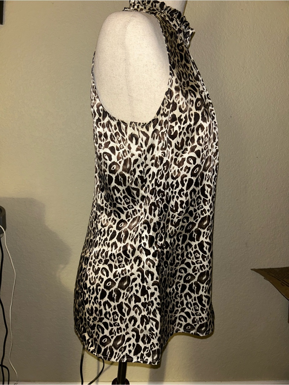 100% Silk Leopard Print Halter Top - Picture 5 of 6